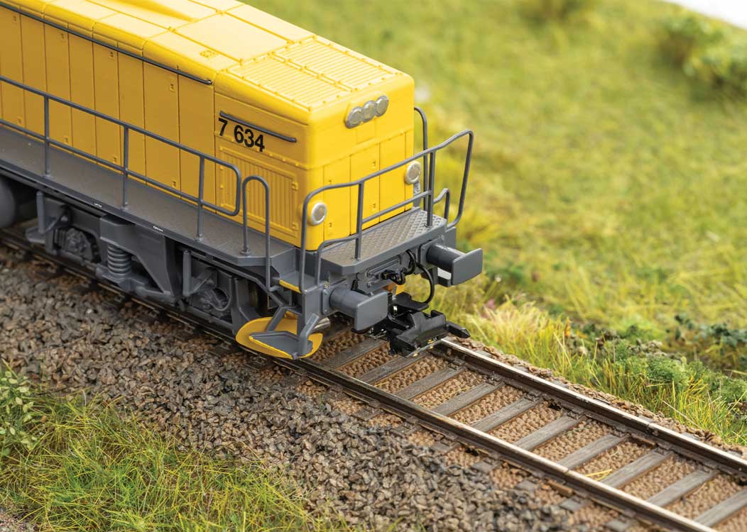 Class Di 7 (T44) Diesel - 3-Rail - Sound and Digital -- Norwegian State Railways NSB #7 634 (Era V 1995, yellow, red, gray)-3