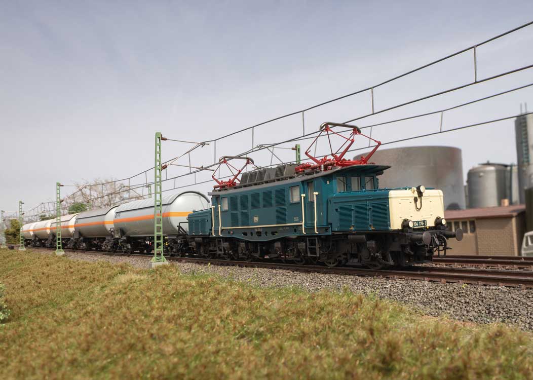 Class 194 Electric - 3-Rail - Sound and Digital -- German Federal Railroad DB #194 178-0 (Era IV 1980, blue, gray, white)-6
