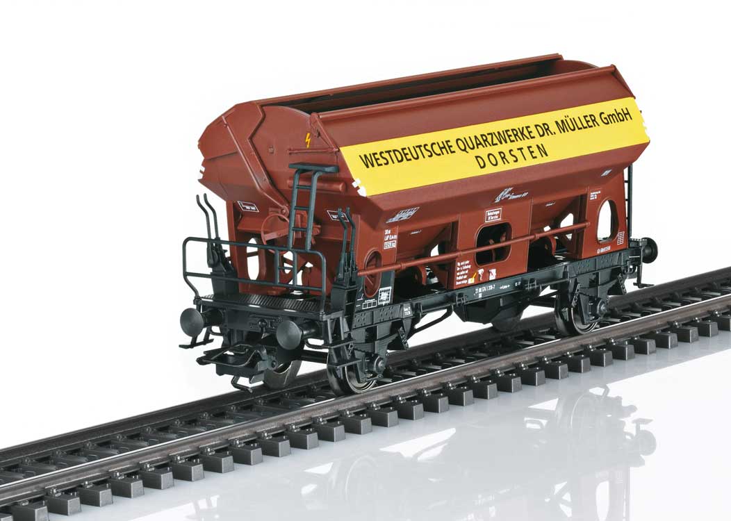 Type Tdgs Hinged Roof Hopper - 3-Rail - Ready to Run w/MB LP 608, Conveyor -- Dr. Muller West German Quartz (Era IV 1970, Boxcar red, yellow)-1