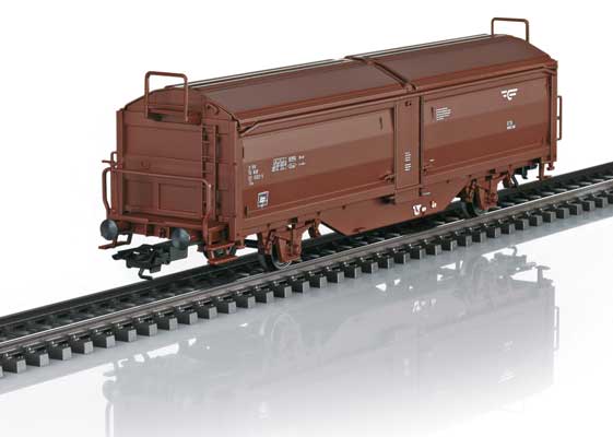 Type Tbis Sliding Roof/Sliding Wall Car 3-Pack - 3-Rail - Ready to Run -- Norwegian State Railways NSB (Era IV 1988, Boxcar Red)-1
