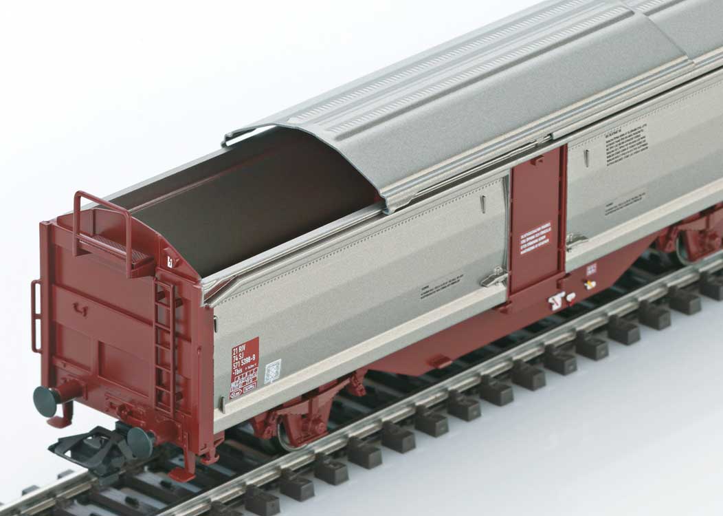 Type Tbis Sliding Roof/Sliding Wall Car 3-Pack - 3-Rail - Ready to Run -- Swedish State Railways SJ (Era IV 1985, Boxcar Red, silver)-2