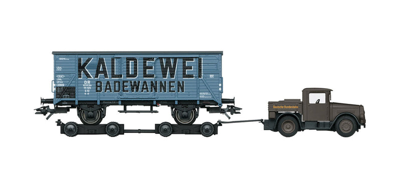 Type G 10 Kaldewei Boxcar with Tractor and Road Rollers - 3-Rail - Exclusiv -- German Federal Railroad DB 111 105 G 10 (Era III 1952, blue, black)