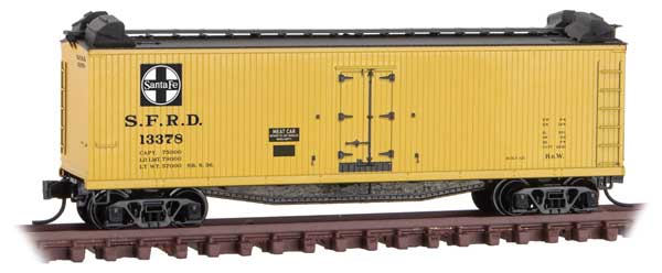 40' Double-Sheathed Wood Reefer, Vertical Brake Wheel, Hatch Hoods - Ready t -- Santa Fe 13378 (yellow, black)