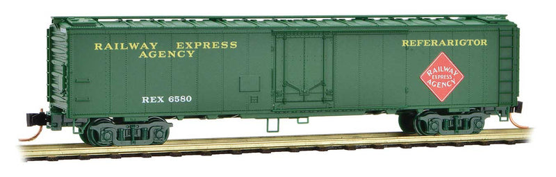52'2" Riveted Steel Express Reefer with Plug Door - Ready to Run -- Railway Express Agency 6580 (green, Full Lettering, red Full Logo)