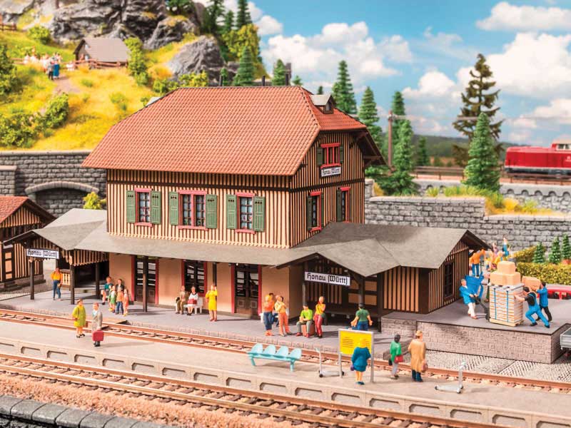 Honau Station and Loading Ramp -- Laser-Cut Kit - 11 x 6-5/16 x 5-7/8" 28 x 16 x 15cm