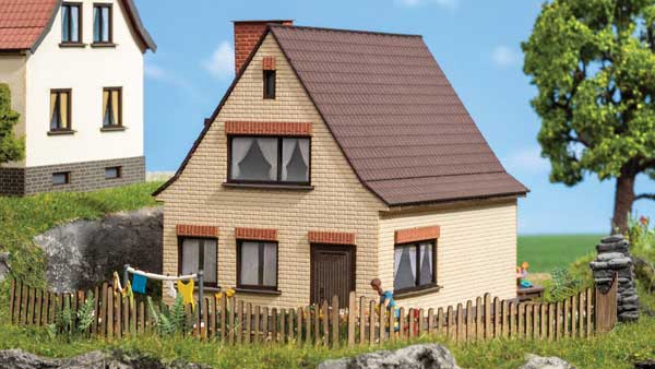 Small Brick Single-Family House -- Laser-Cut Kit - 3-7/8 x 4-13/16 x 3-1/2" 9.9 x 12.2 x 8.9cm