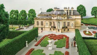 Linderhof Palace -- Laser-Cut Wood & 3D Print Kit - 18-1/4 x 16-7/16 x 7-3/16" 46.3 x 41.8 x 1-3