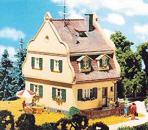 Single Family House -- 3-13/64 x 1-47/64 x 3-13/64" 8 x 4.3 x 8cm
