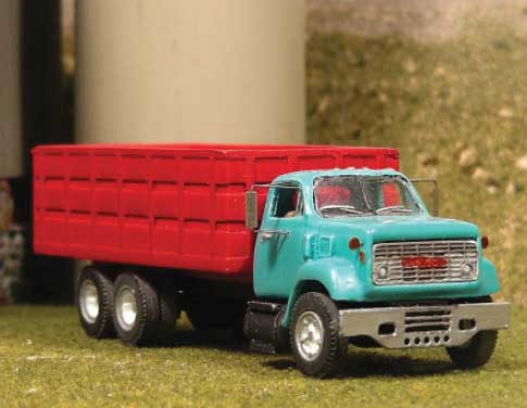 1971-1977 GMC 9500 Tandem Grain Truck - Resin Kit -- Unpainted Resin Castings