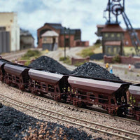Type Fcs 090 and Fcs 092 Hopper 5-Pack - Ready to Run - Minitrix -- German Federal Railroad DB (Era IV, Boxcar Red)