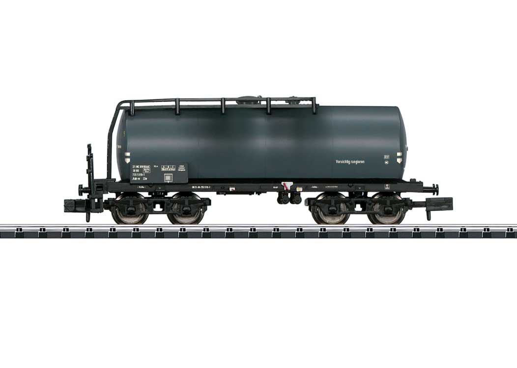 Uerdingen Standard Design 4-Axle Tank Car - Ready to Run - Minitrix -- German State Railroad DR (Era IV 1972, gray)