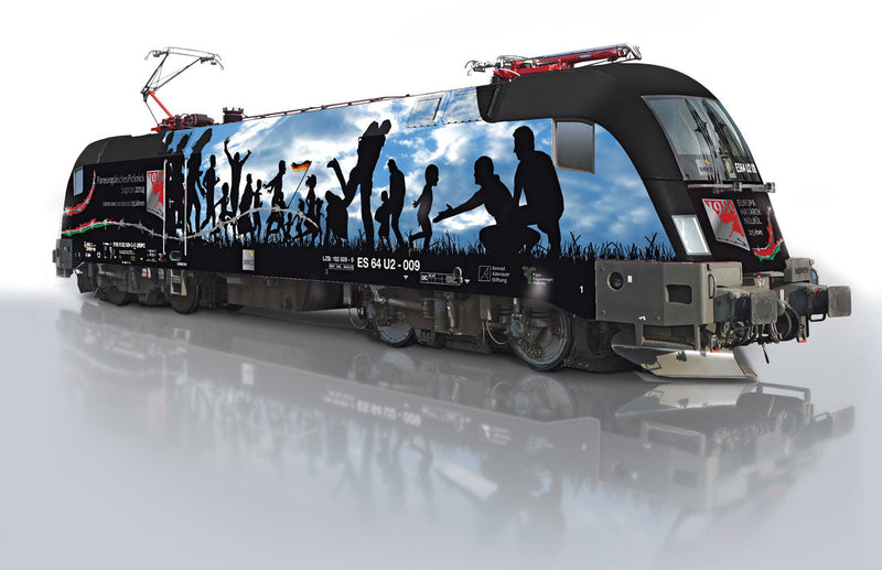 Class 182 Electric Locomotive with Sound & DCC -- Mitsui Rail Capital Europe (Era VI; Full-Color Graphics, Pan-European Picnic