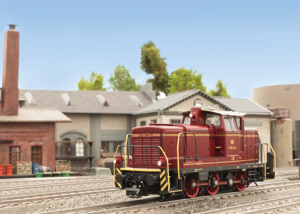 Class V 60 Diesel - Sound and DCC -- German Federal Railroad DB #V 60 334 (Era III 1960, red, black, yellow)-5