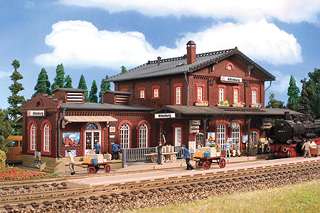 Altenburg Station - Kit -- 14-3/16 x 7-1/16 x 5-1/2" 36 x 18 x 14cm-1