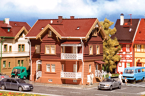 2-Story House w/Balconies - Kit (Plastic) -- 2-Tone Brown w/White Balcony 5-1/8 x 3-3/4 x 4-1/2" 13 x 9.5 x 11.5cm-1