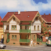 2-Story House w/Balconies - Kit (Plastic) -- White, Tan w/Green Balcony 5-1/8 x 3-3/4 x 4-1/2" 13 x 9.5 x 11.5cm