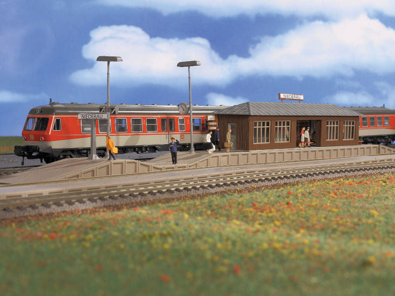 Niederau Station w/Platform -- Kit - 14-9/16 x 1-7/8 x 2-9/16" 37 x 4.8 x 6.5cm