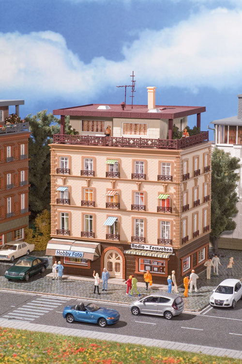 Stucco Apartment Building w/Penthouse -- Kit - 5-1/8 x 4-1/8 x 7-11/16" 13 x 10.5 x 19.5cm