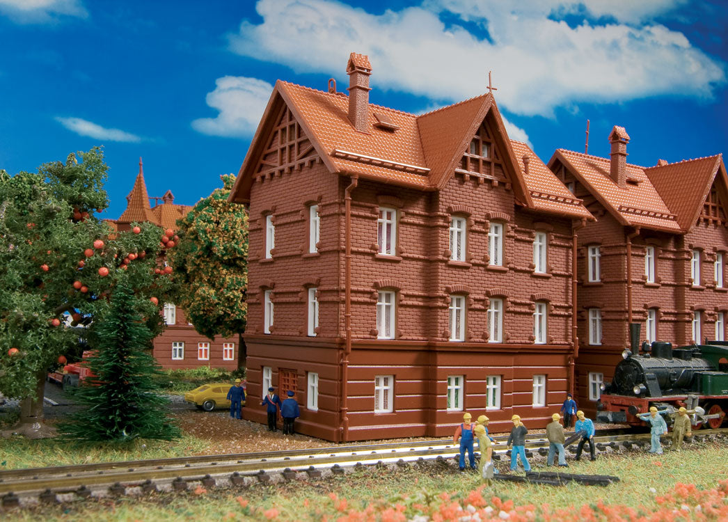 Railroad Rooming House w/Dormer & Half-Timbered Trim - Kit -- 5-3/16 x 3-11/16 x 6-7/16" 13.2 x 9.3 x 16.4cm