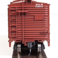 40' Single-Sheathed Composite ARA Boxcar with Murphy Ends - Ready To Run -- Milwaukee Road #715717 (Boxcar Red, Small White TMR Logo)
