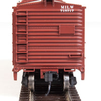 40' Single-Sheathed Composite ARA Boxcar with Murphy Ends - Ready To Run -- Milwaukee Road #715717 (Boxcar Red, Small White TMR Logo)