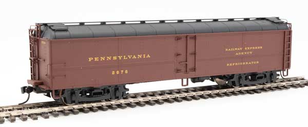 50' Pennsylvania Class R50b Express Reefer -- Pennsylvania Railroad #2676 (Summer 1945 Scheme; Tuscan, black, Dulux Gold)-1