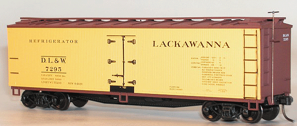 40' Wood Refrigerator Car, 3-Pack -- Delaware, Lackawanna & Western (Mineral Red, yellow)