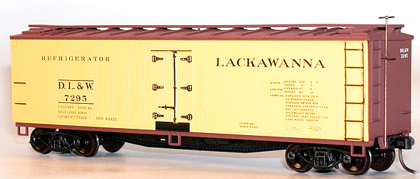 40' Wood Reefer - Plastic Kit -- Delaware, Lackawanna & Western (Mineral Red, yellow)