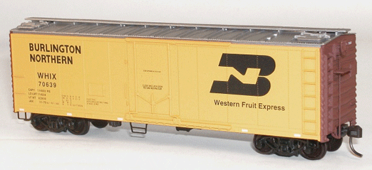 40' Steel Reefer w/Plug Doors - Kit -- Burlington Northern #70639 (yellow,Boxcar Red, silver)