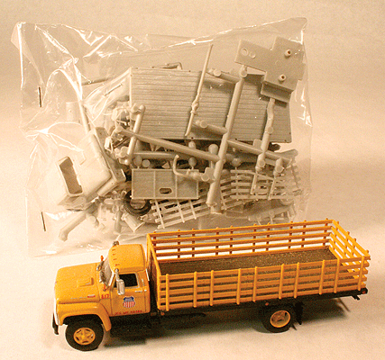 Ford F-850 Stakebed - Kit (Plastic) -- Undecorated