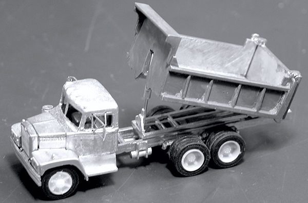 Truck Diamond Reo -- 14' Dump Body w/Spoked Wheels
