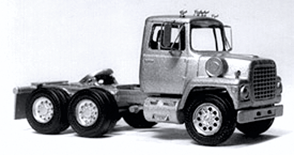Ford Dual-Axle Tractor -- w/Dual Exhaust, Round Fuel Tanks & Disc Wheels