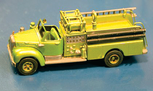 Emergency Vehicles -- Mack B61 2-Axle Pumper w/Open Cab