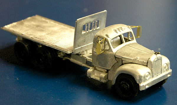 Truck Mack -- B71 Tractor w/3-Axle Heavy-Duty Flatbed & Disc Wheels