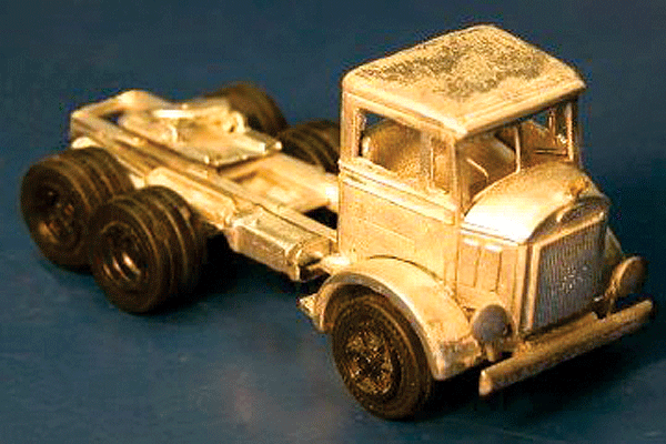 Truck Mack -- 1933 CJ Tractor