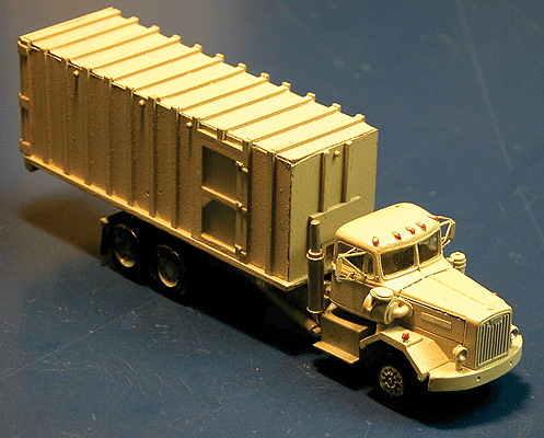 Autocar Kit w/Disc Wheels -- "Constructor" w/Closed Roll-Off Trash Compactor Body