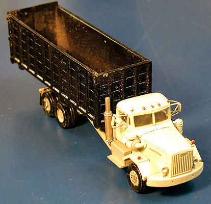 Autocar Kit w/Disc Wheels -- "Constructor" w/Open Roll-Off Trash Compactor Body