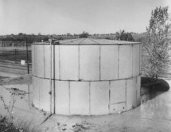 Oil Tank -- 4" Diameter x 3" Height  10.2cm Diameter x 7.6cm Height
