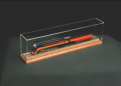 HO Train Display Case with Wood (Oak) Base less Track -- 24"