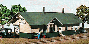 Union Pacific-Style One-Story Depot -- 6 x 2-1/2 x 2-3/4"  15 x 6.2 x 6.8cm-1