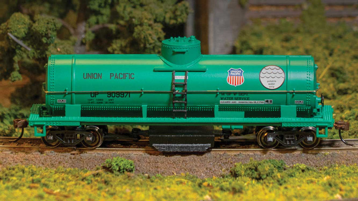 Track Cleaning Tank Car - Ready-to-Run - Silver Series(R) -- Union Pacific (MOW green)