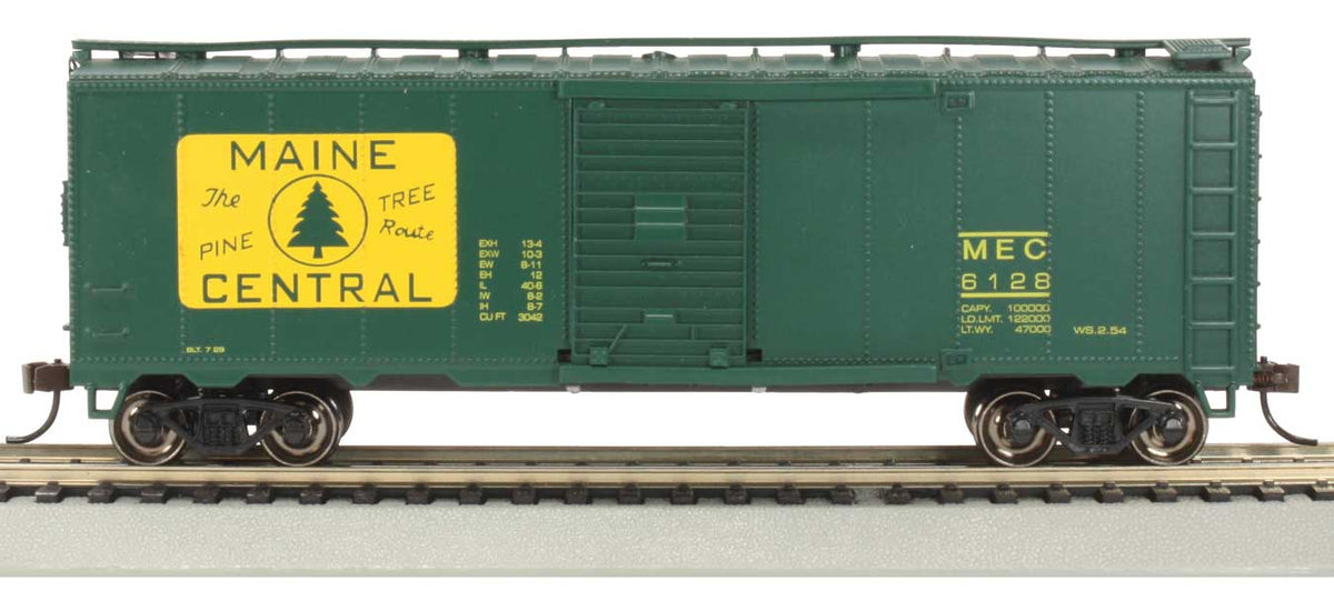 Pullman-Standard PS-1 40' Steel Boxcar - Ready to Run - Silver Series(R) -- Maine Central (green, yellow, Rectangular Logo)-2
