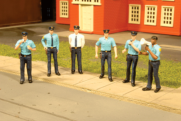 SceneScapes(TM) Figures -- Police Squad Members pkg(6)-1