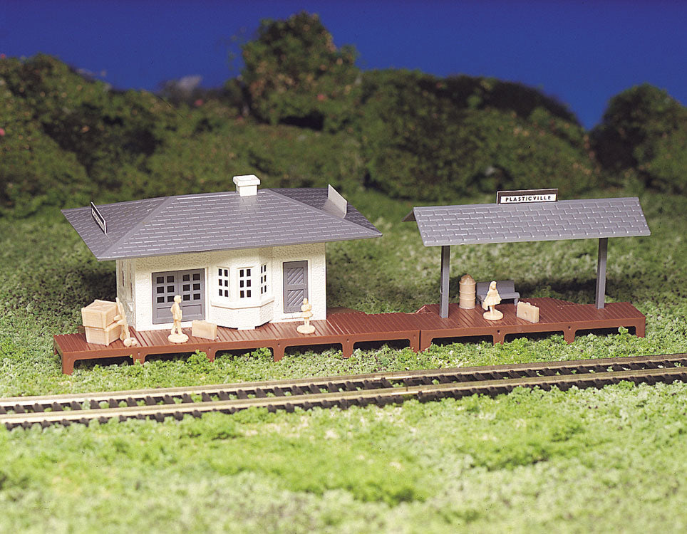 Suburban Station - Plasticville U.S.A.(R) -- Kit - 1-7/8 x 5-1/2"  4.8 x 14cm-2