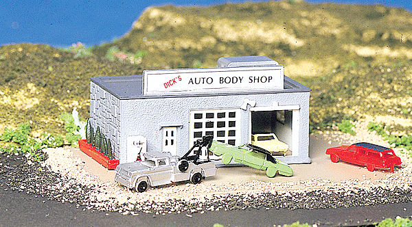 Auto Body Shop w/Figures - Plasticville U.S.A.(R) -- Assembled - 3-3/8 x 4-7/8"  8.1 x 12.4cm