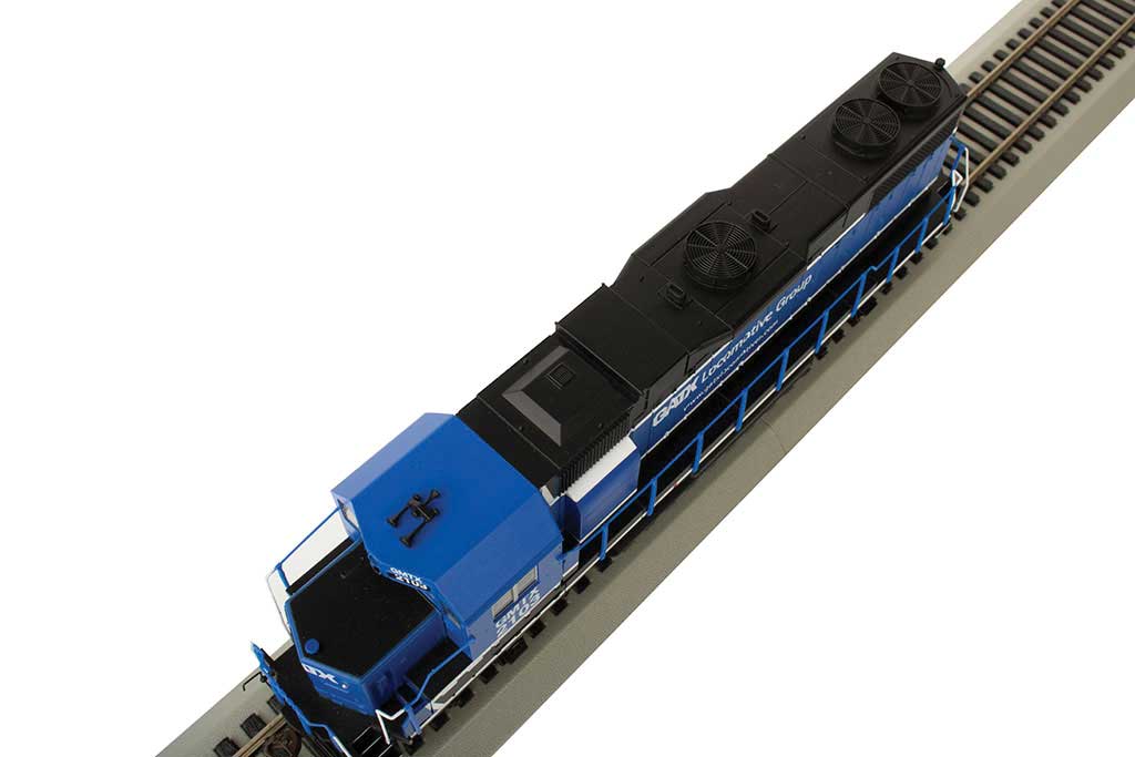 EMD GP38-2 - Standard DC -- GATX Leasing GMTX #2103 (blue, white)-4