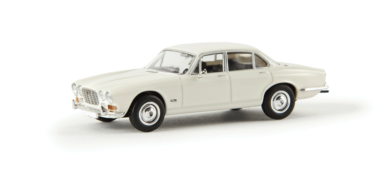 1968 Jaguar XJ6 Sedan - Assembled - Starmada -- White