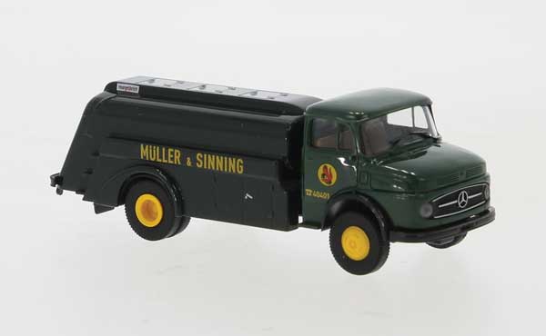 1950s Mercedes-Benz L 322 Tank Truck - Assembled -- Muller & Sinning (green, yellow, German Lettering)