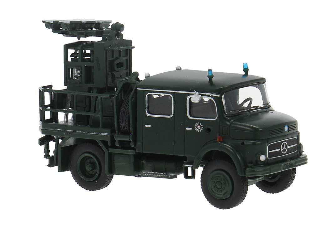 Mercedes-Benz LA 911 Light Mast Truck - Assembled -- Hamburg, Germany, Police (dark green, German Lettering)