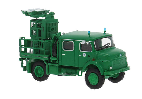 Mercedes-Benz LA 911 Light Mast Truck - Assembled -- Munchen, Germany, Police (green, German Lettering)